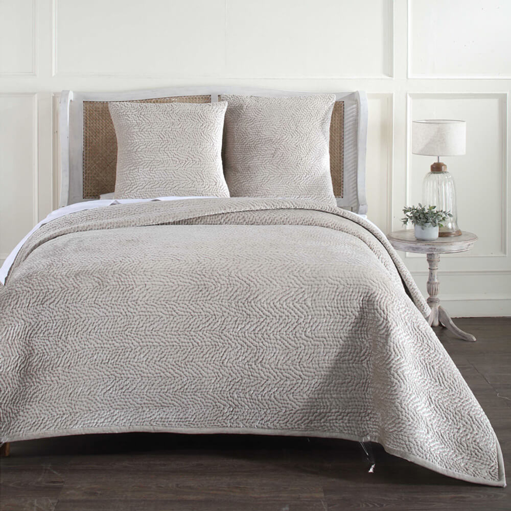 Mia-Quilt-Taupe